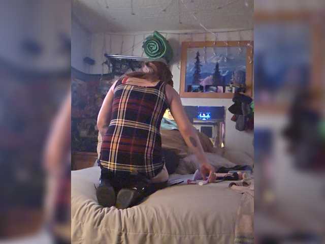Em11dee11tee11a live webcam show