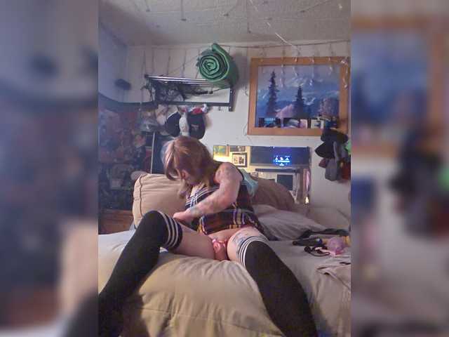 Em11dee11tee11a live webcam show