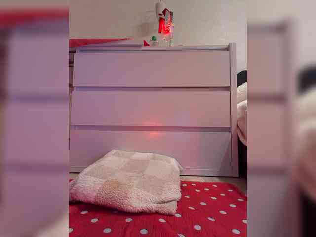 ALISE8881 Sex Cam Show