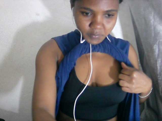 Cutie12 live cam on BongaCams