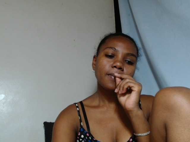 Cutie12 est une amatrice française, véritable artiste de cam amateur, proposant des sessions gratuites et privées sur BongaCams. Voici les charactéristiques d'amatrice française de Cutie12 : Ebony,Brunette,Hairy,