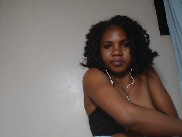 Cutie12 live cam on BongaCams