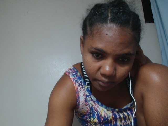 Cutie12 live cam on BongaCams