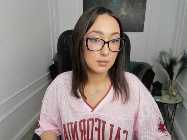 EvaSarazardje live cam on BongaCams
