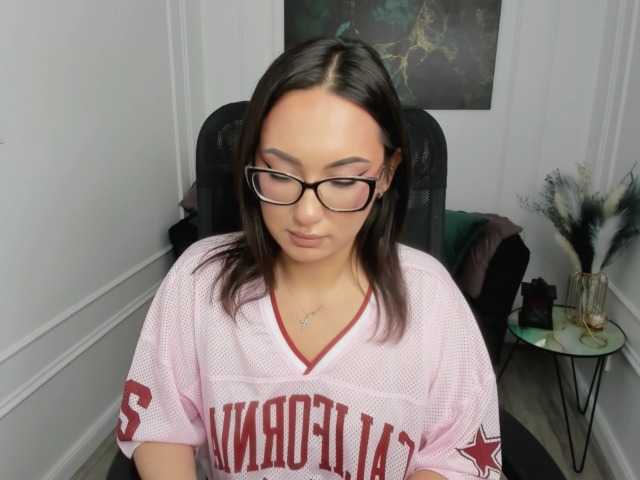 EvaSarazardje live cam on BongaCams