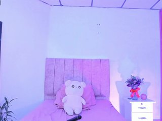 Mila-Wood Porn Show
