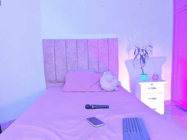 Mila-Wood live cam on BongaCams