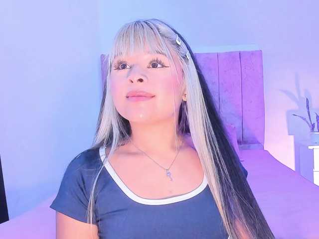Mila-Wood live cam on BongaCams