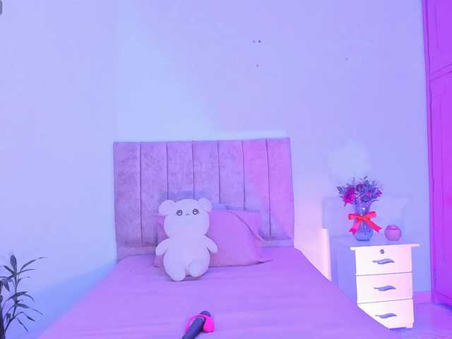 Mila-Wood live cam on BongaCams