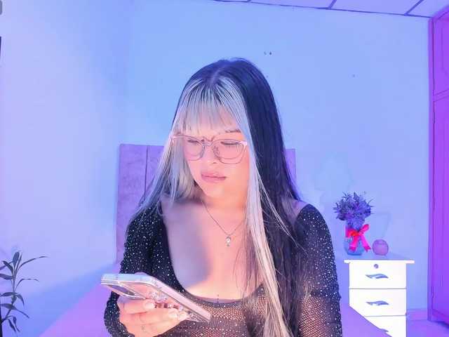 Mila-Wood live cam on BongaCams