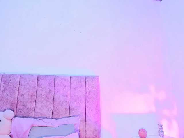 Mila-Wood live cam on BongaCams