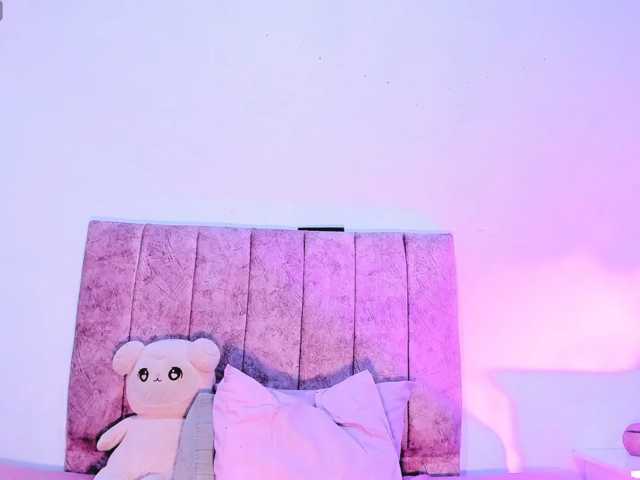 Mila-Wood live cam on BongaCams