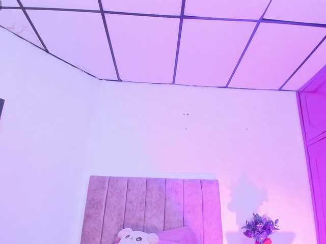Mila-Wood live webcam show