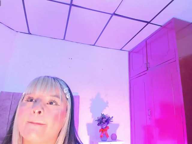 Mila-Wood live webcam show