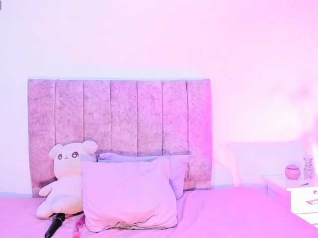 Mila-Wood live cam on BongaCams