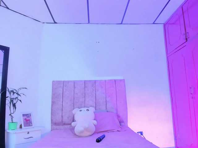 Mila-Wood live cam on UnifiedCams