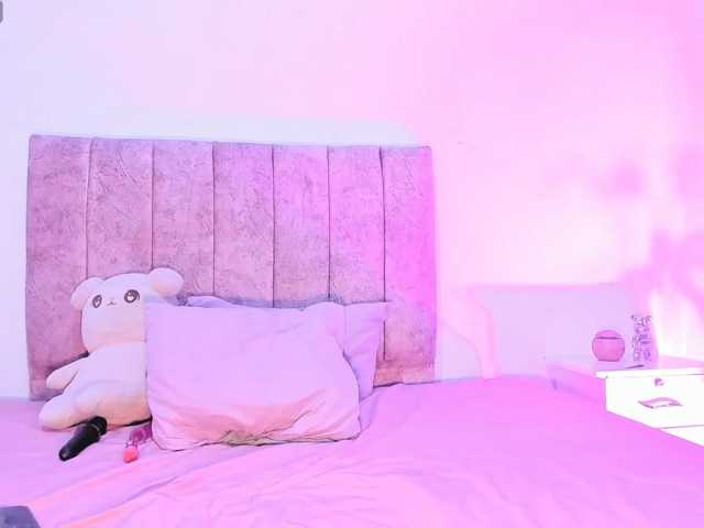 Mila-Wood live cam on BongaCams