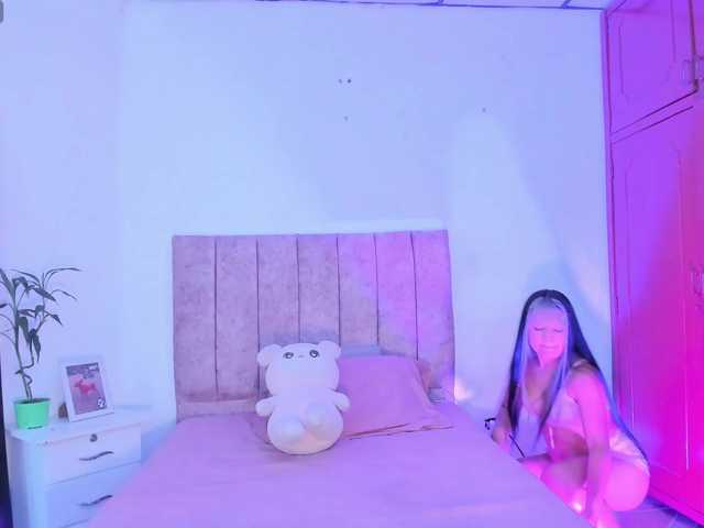 Mila-Wood live cam on BongaCams