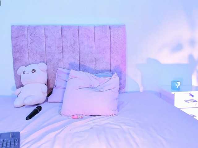 Mila-Wood live cam on BongaCams