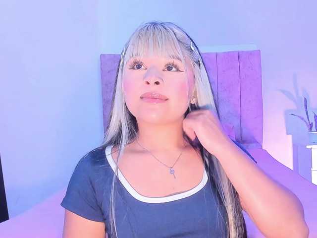 Mila-Wood live cam on BongaCams