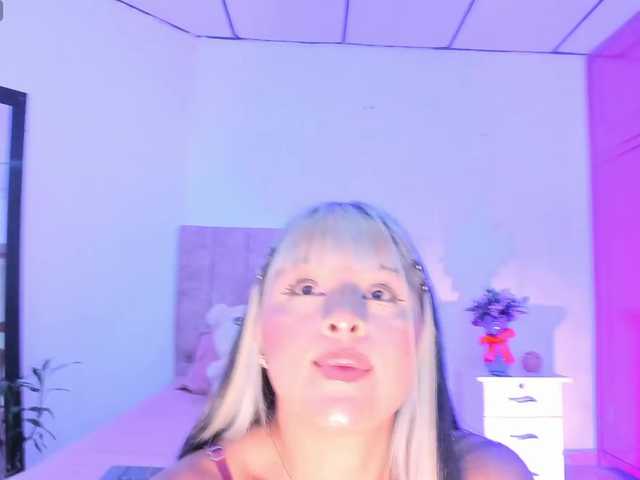 Mila-Wood live webcam show
