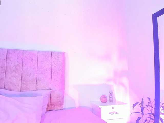Mila-Wood live cam on BongaCams