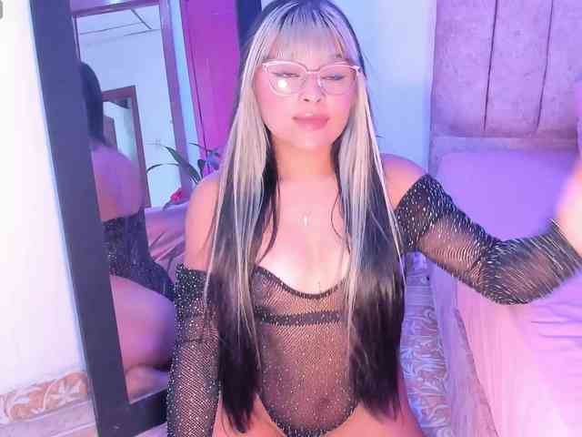 Mila-Wood Live Webcam on BongaCams
