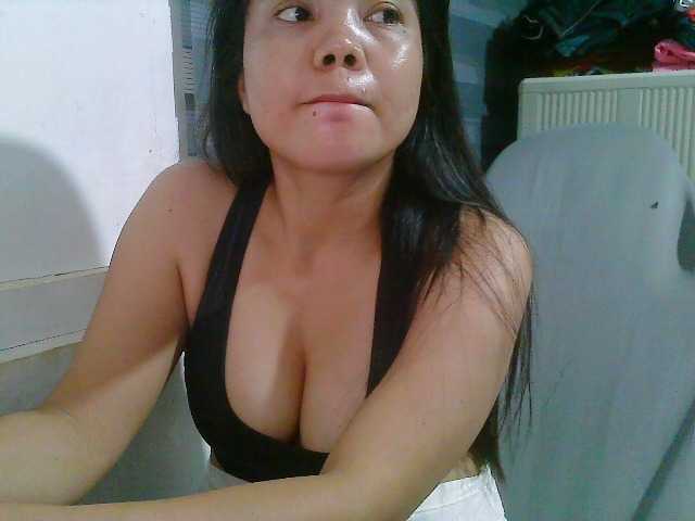 Courtney01 live cam on BongaCams