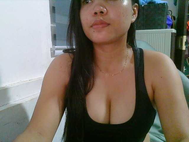 Courtney01's BongaCams show and profile