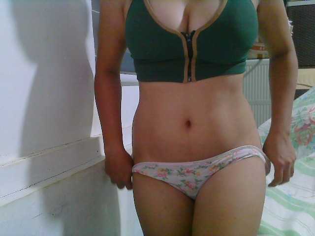 Courtney01 live cam on BongaCams