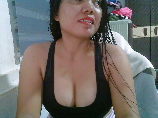 Courtney01 live cam on BongaCams