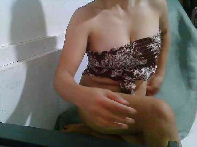 Courtney01 webcam