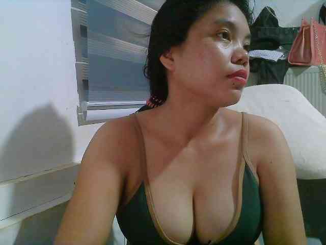 Courtney01 webcam