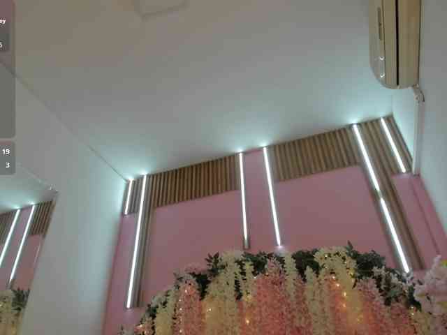 VivianneHart webcam