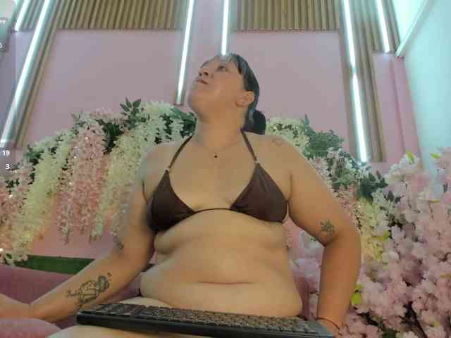 VivianneHart webcam