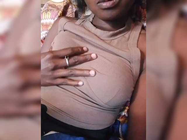 Blacklabelle18 live cam on BongaCams