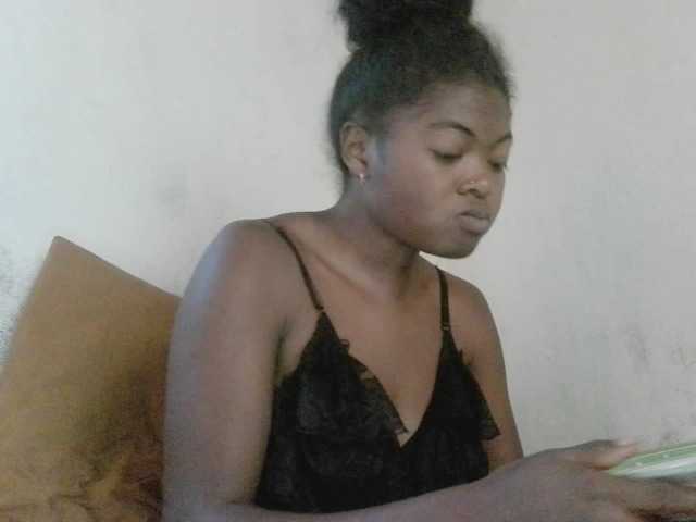 Blacklabelle18 live cam on BongaCams