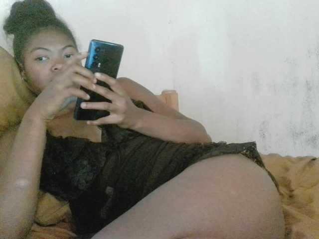 Blacklabelle18 live cam on BongaCams