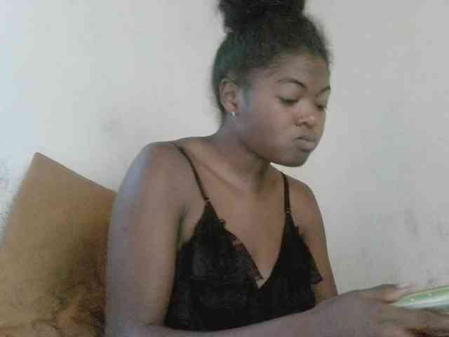 Blacklabelle18