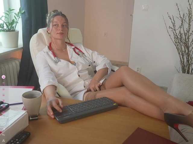 SpecialART live cam on BongaCams
