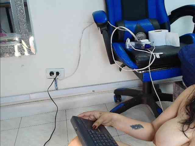 ShanteyLaurent webcam