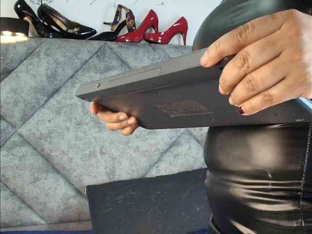 ShanteyLaurent webcam