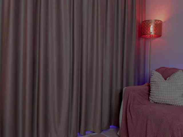 AlessandraCrystal webcam