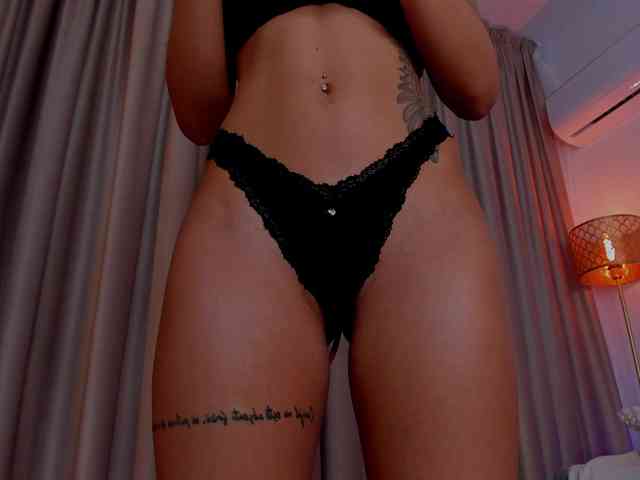 AlessandraCrystal webcam