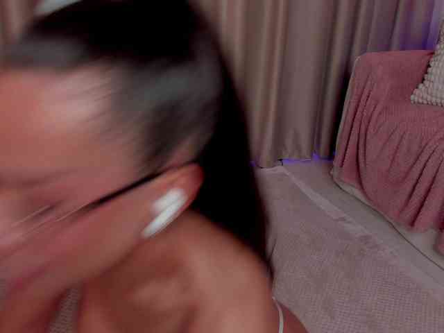 AlessandraCrystal webcam
