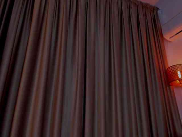 AlessandraCrystal webcam