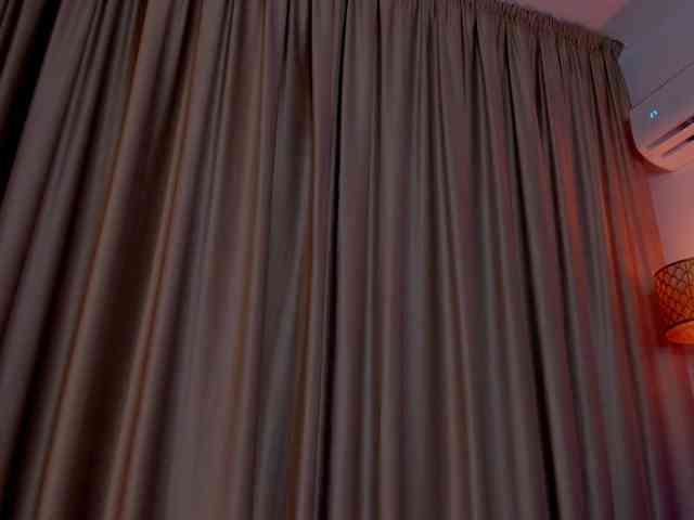AlessandraCrystal webcam