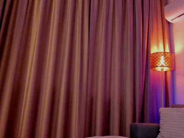 AlessandraCrystal webcam
