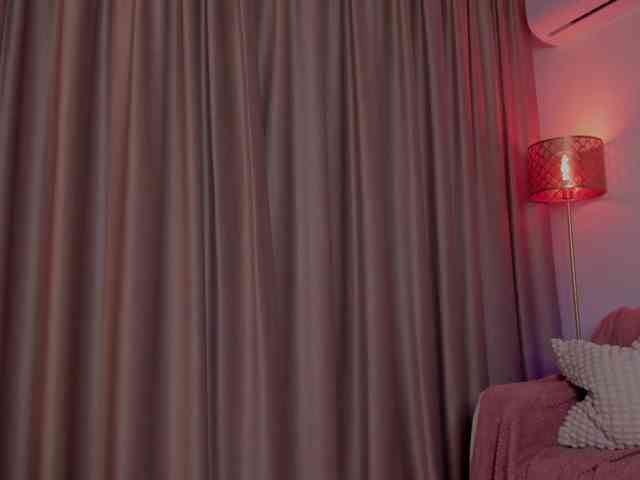 AlessandraCrystal webcam