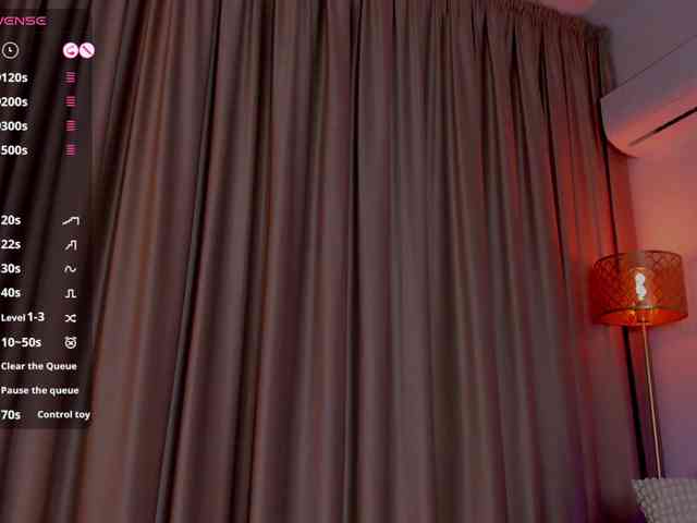 AlessandraCrystal webcam